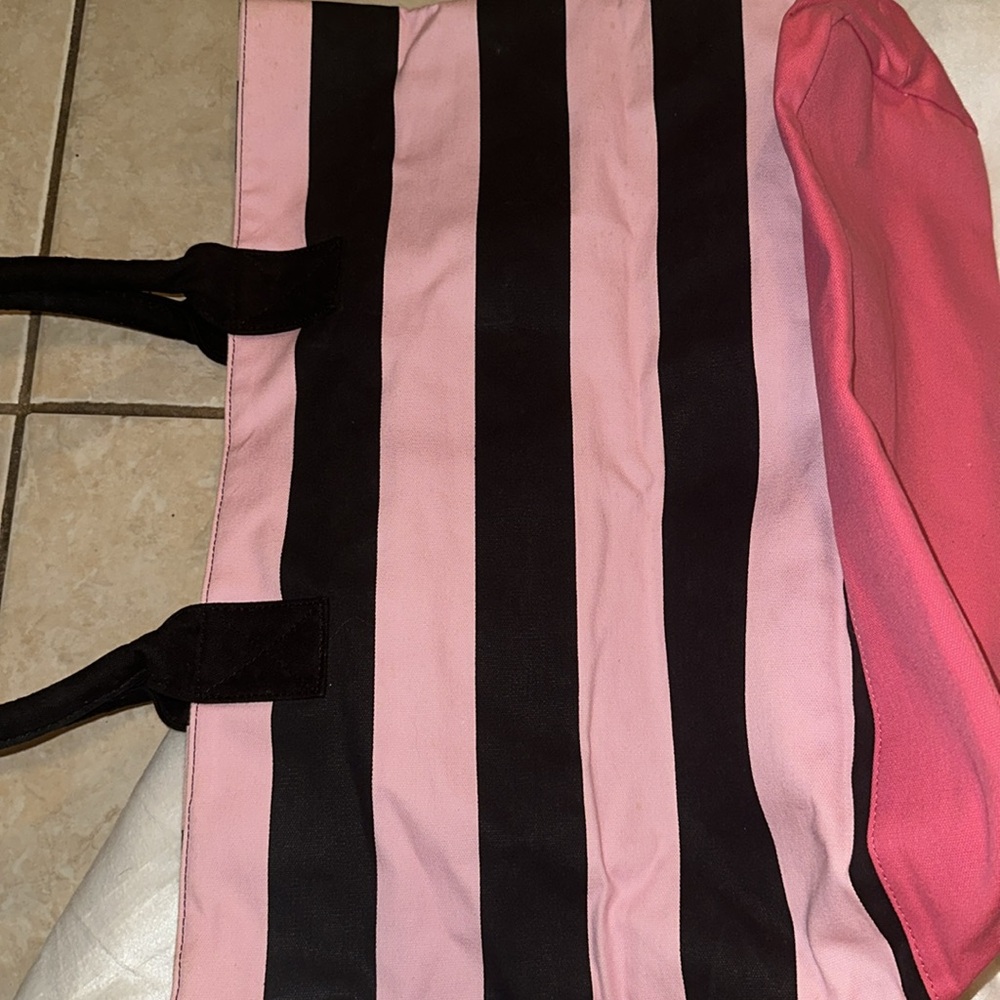 Victoria Secret - Picture 5 of 5
